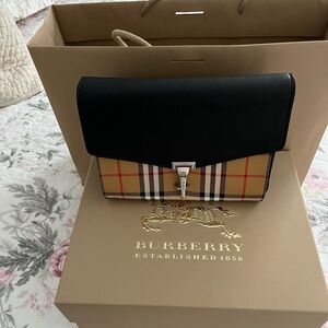 Burberry Elegant Beige and Gold Tags